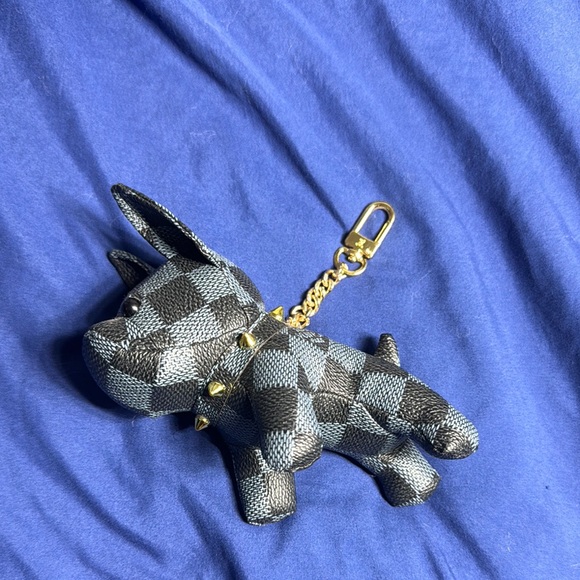 Checkered Dog Keychain with Gold Accents - Picture 3 of 6